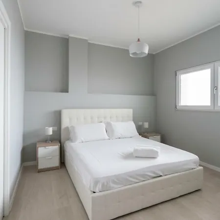 Sunny Beach Suites Konukevi