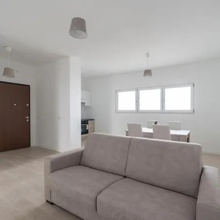 Konukevi Sunny Beach Suites Bari